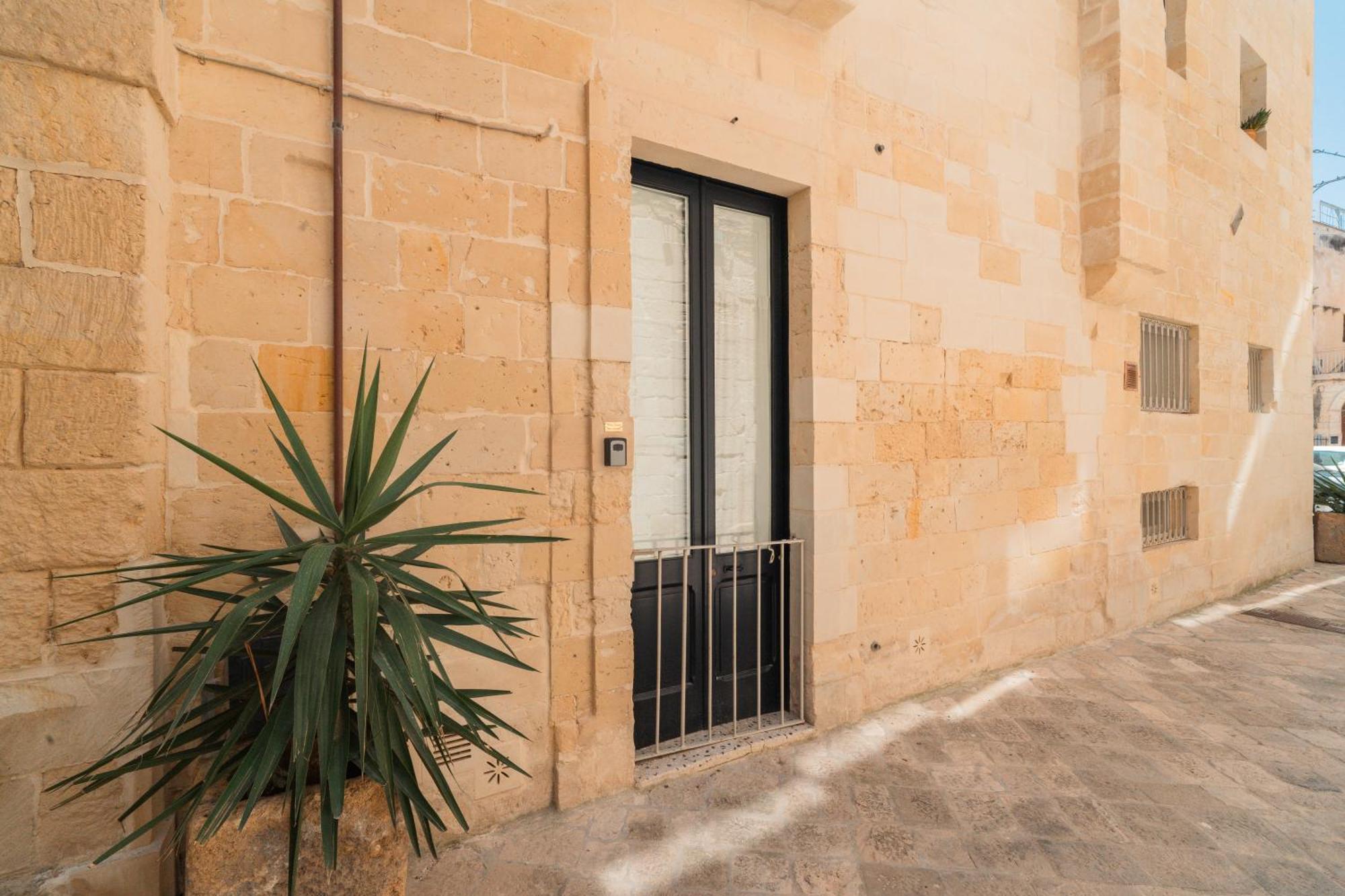 Donna Cristina Historic Apartment Lecce Exterior foto
